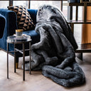 Exclusive blankets and home decor create the perfect interior design by merging comfort and elegance. Luxury faux fur cushions in subtle shades of gray, white, and beige add a cozy touch to every room. Ideal for modern spaces in both glamour and Scandinavian styles, they are the perfect complement to designer nooks. Invest in pieces that enhance the unique comfort and style of your home, crafting an environment filled with warmth and elegance.